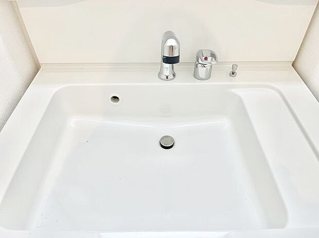 【シャワー水栓】ハンドシャワー付き!使いやすい洗面台。