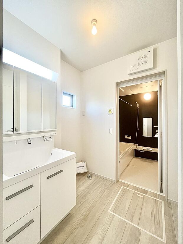 【脱衣場】身支度もスムーズにおこなえる脱衣場      