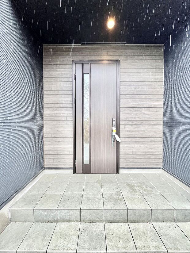 【玄関】大切な家族、来客を出迎える玄関。