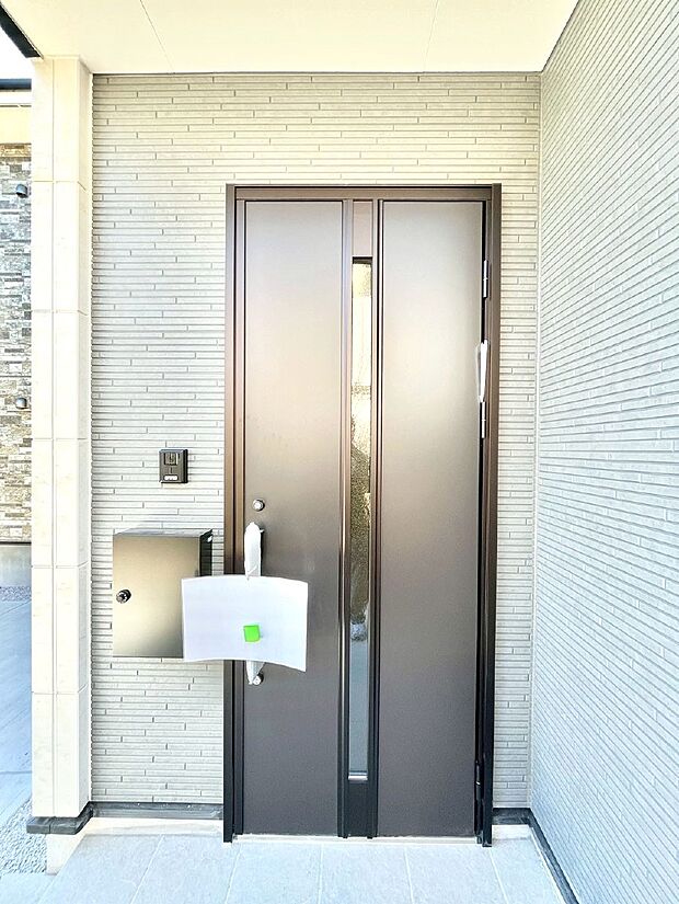 【玄関】大切な家族、来客を出迎える玄関。