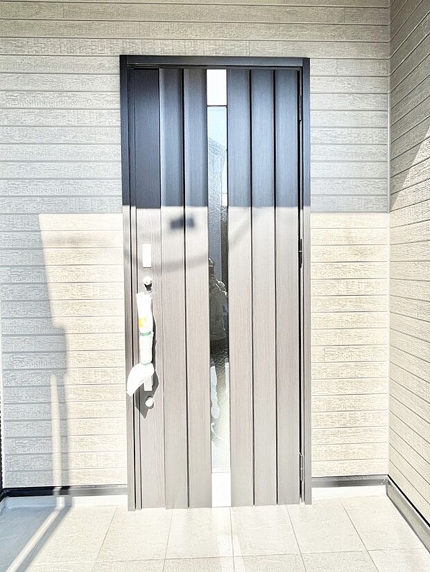 【玄関】大切な家族、来客を出迎える玄関。