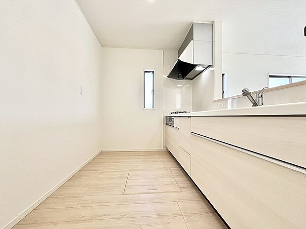 【キッチン】ゆとりあるキッチンではご家族と楽しくお料理ができます。