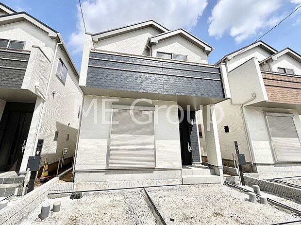 【現地外観写真】暮らしやすさと居心地の良さにこだわったシンプルで飽きのこないデザイン !