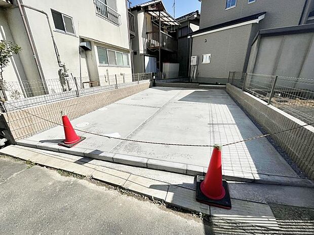 【駐車場】駐車3台可能！急なお客様の駐車に。また、ご家族の自転車スペースとしても大活躍。