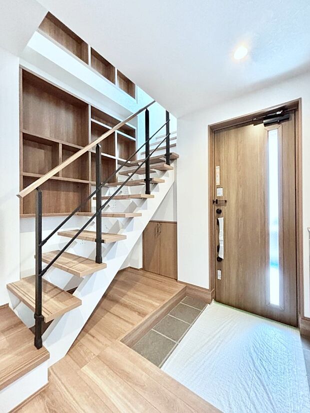 【玄関】窮屈さを感じさせない広々玄関!