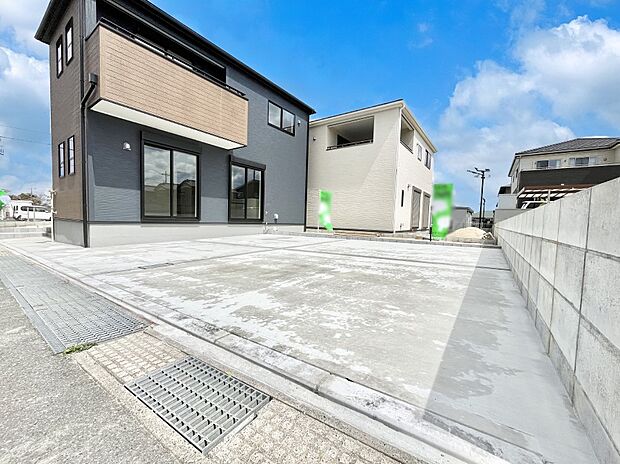 【駐車場】駐車2台可能!急なお客様の駐車に。また、ご家族の自転車スペースとしても大活躍。