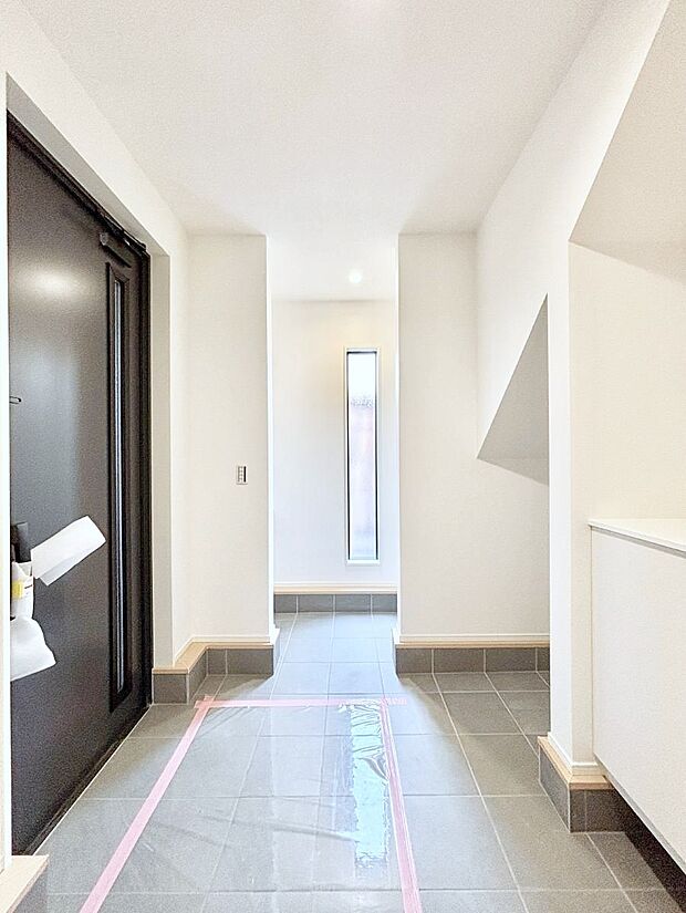 【玄関】窮屈さを感じさせない広々玄関!