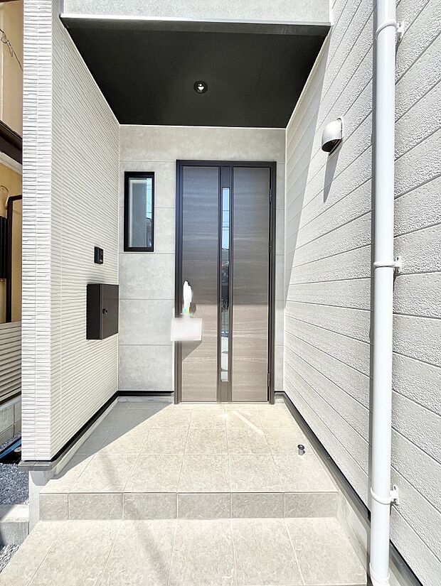 【玄関】大切な家族、来客を出迎える玄関。