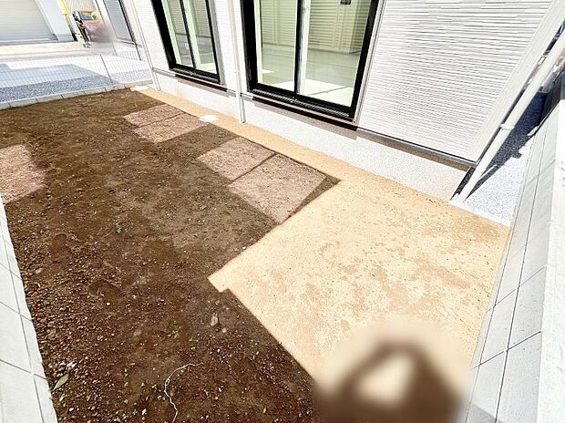 【庭】お子様の遊び場やガーデニングスペースとして様々な使い方ができます