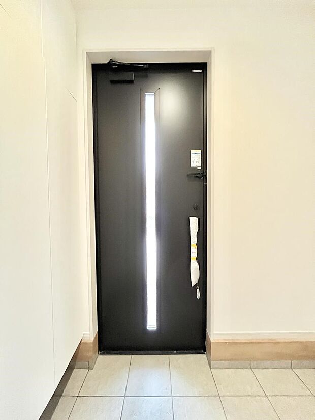 【玄関】明るい玄関はお客様をお出迎えするのにぴったりです！