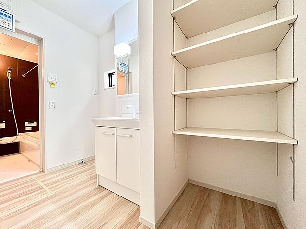 【リネンスペース】便利なリネン庫で、スッキリした使いやすい洗面室に