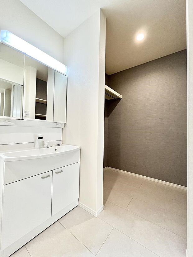 【洗面台・洗面所】明るい洗面所は毎朝の身支度も楽しくできちゃいそうです。