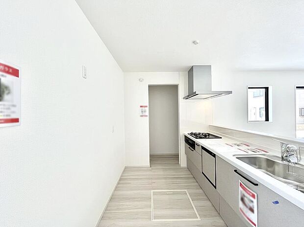 【キッチン】ゆとりあるキッチンではご家族と楽しくお料理ができます。