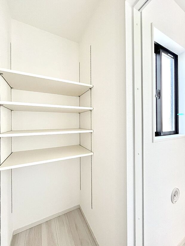 【パントリー】キッチンにはパントリー!食材のストックはもちろん、日用品の収納など使い方はいろいろ!