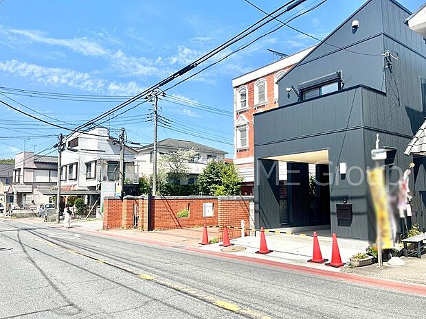 【現地外観写真】たっぷりの陽光と心地よい風が舞い込む住まい