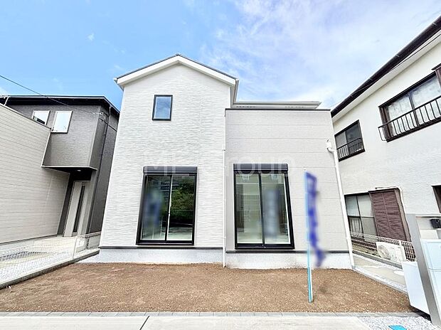 【現地外観写真】たっぷりの陽光と心地よい風が舞い込む住まい