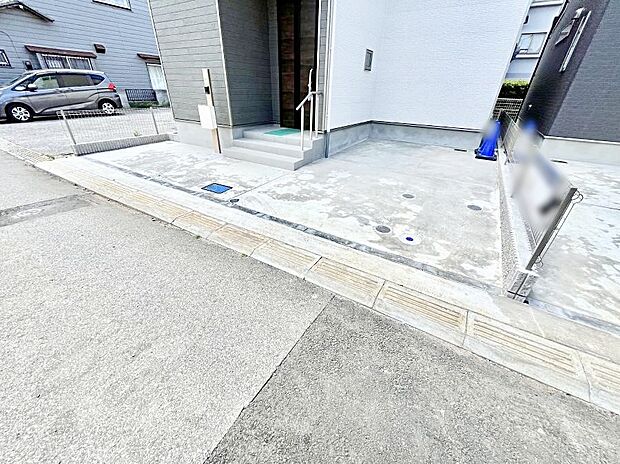 【駐車場】目の前が駐車場だと雨の日も大量にお買い物をした時も便利ですね