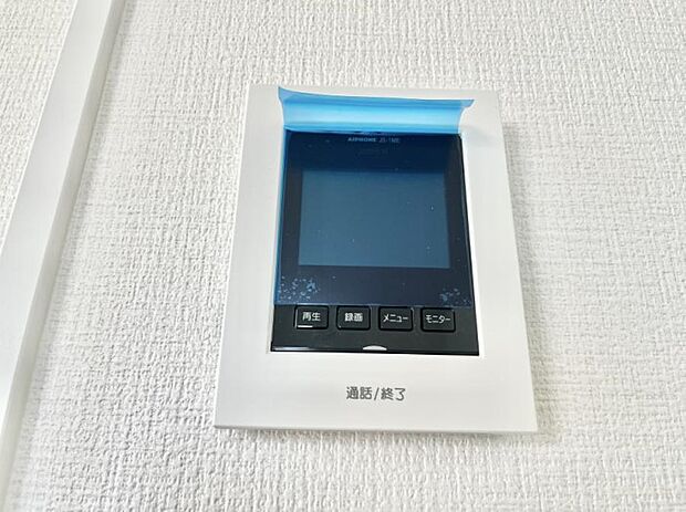 【TVモニター付きインターフォン】訪問者が一目でわかる安心のＴＶモニター付きインターホン。 