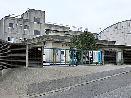松戸市立貝の花小学校 120m(2分)