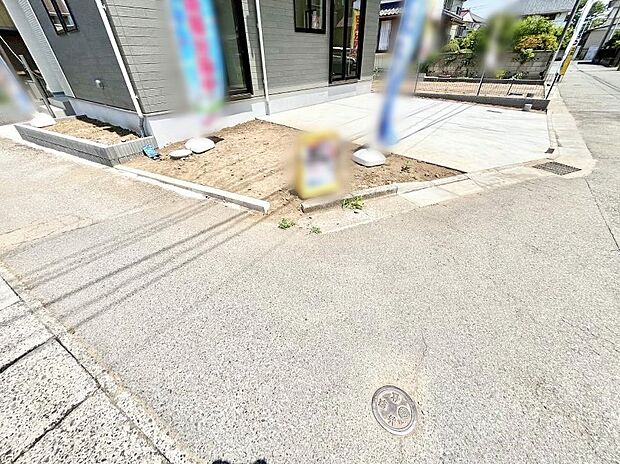 【庭】ちょっとしたスペースを設けることによって敷地にゆとりが生まれます