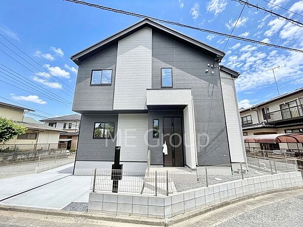【現地外観写真】洗練された外観、上質な住空間が広がる室内は永く安心して過ごせる住居です。 
