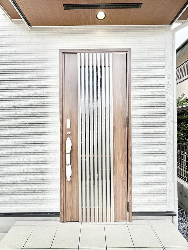 【玄関】大切な家族、来客を出迎える玄関。