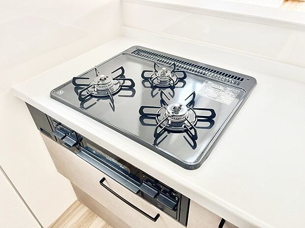 【ガスコンロ】三口ガスコンロでお料理が一気にはかどりそう  