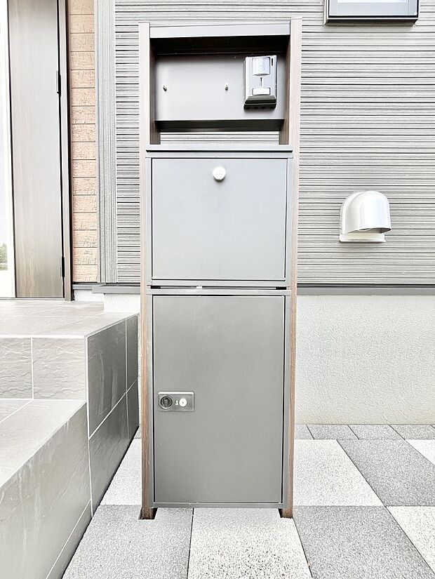 【その他現地】表札・インターホン・ポストをひとつに集約