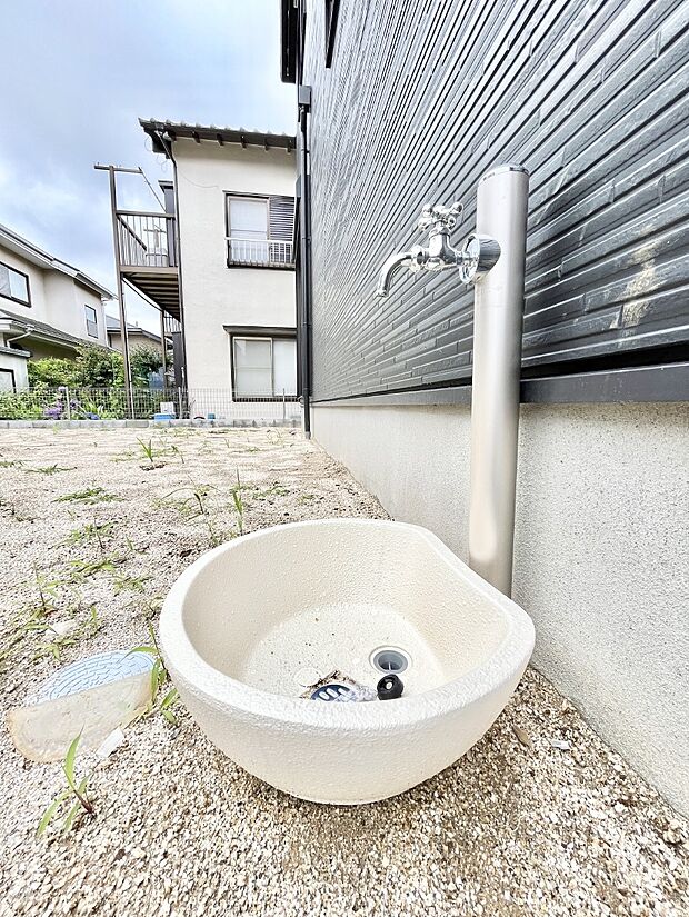 【その他現地】ガーデニングやお掃除に便利な外水栓  