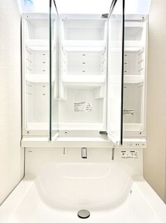 三面鏡裏収納