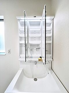 三面鏡裏収納