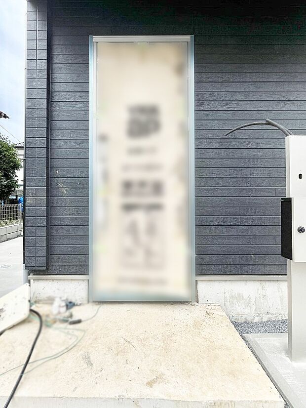 【玄関】大切な家族、来客を出迎える玄関。