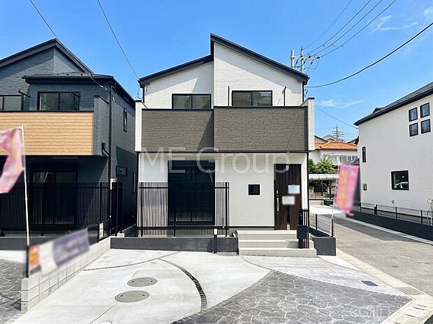 【現地外観写真】洗練された外観、上質な住空間が広がる室内は永く安心して過ごせる住居です。