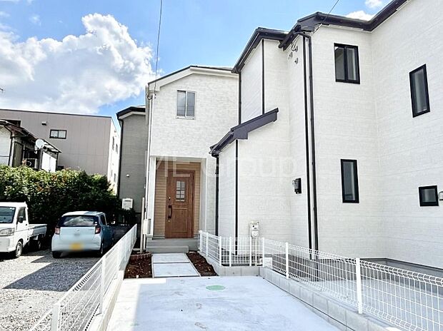 【現地外観写真】洗練された外観、上質な住空間が広がる室内は永く安心して過ごせる住居です。 