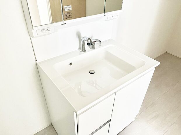 【シャワー水栓】ハンドシャワー付き!使いやすい洗面台。