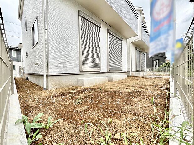 【庭】ガーデニングや家庭菜園も楽しめるお庭付き。