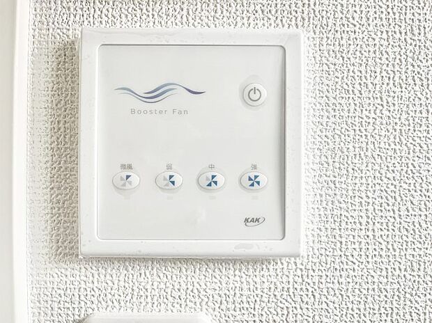【ブースターファン】床下から空気を循環し、湿気やカビを抑えて快適に過ごせます。