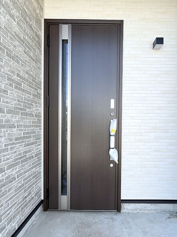 【玄関】大切な家族、来客を出迎える玄関。
