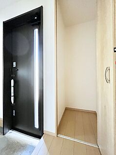 １階廊下収納