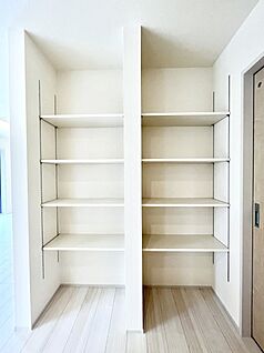 キッチン横収納