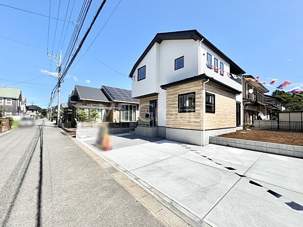 【前面道路含む現地写真】見通しの良さとともに、街並みに開放感を与えてくれます。