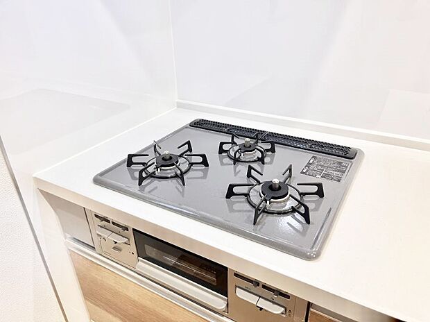 【三ツ口コンロ】三口ガスコンロでお料理が一気にはかどりそう。