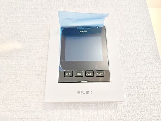 【TVモニター付きインターフォン】訪問者が一目でわかる安心のＴＶモニター付きインターホン。 