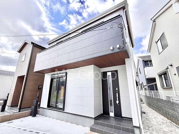 【現地外観写真】洗練された外観、上質な住空間が広がる室内は永く安心して過ごせる住居です。