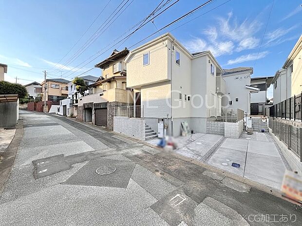 【前面道路含む現地写真】前面道路はきちんと整備されています  