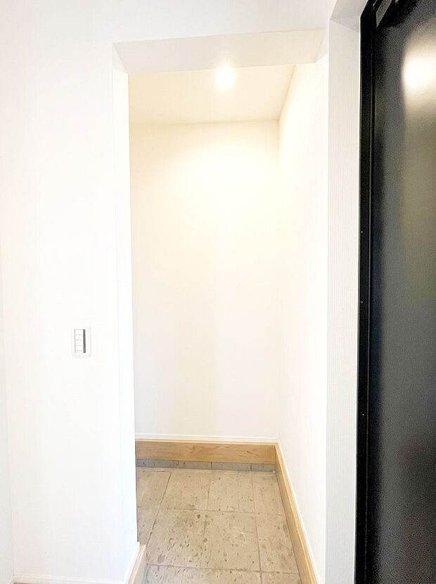 【収納】土間収納があるので、散らかりがちな玄関もスッキリ片付きます。