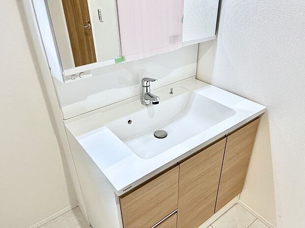 【シャワー水栓】ハンドシャワー付き!使いやすい洗面台。