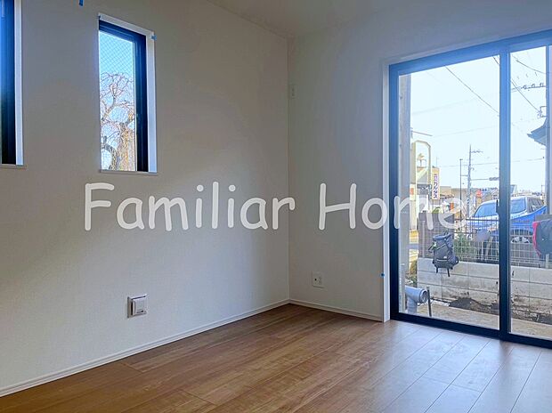 居室 全室2面採光の光が降り注ぐ洋室。