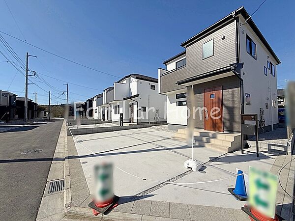 外観　家族や友人を宅内へと誘う贅沢で美しいエクステリア。