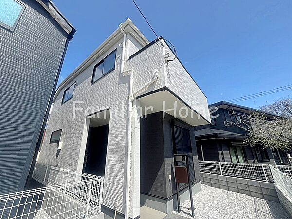 外観　家族や友人を宅内へと誘う贅沢で美しいエクステリア。